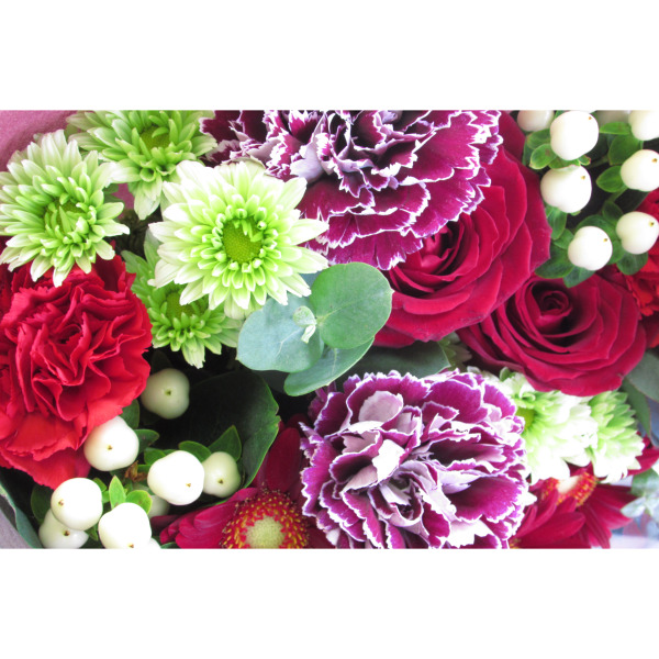 季節のお花たっぷりおまかせ長い形の花束 Flowerexpress Com